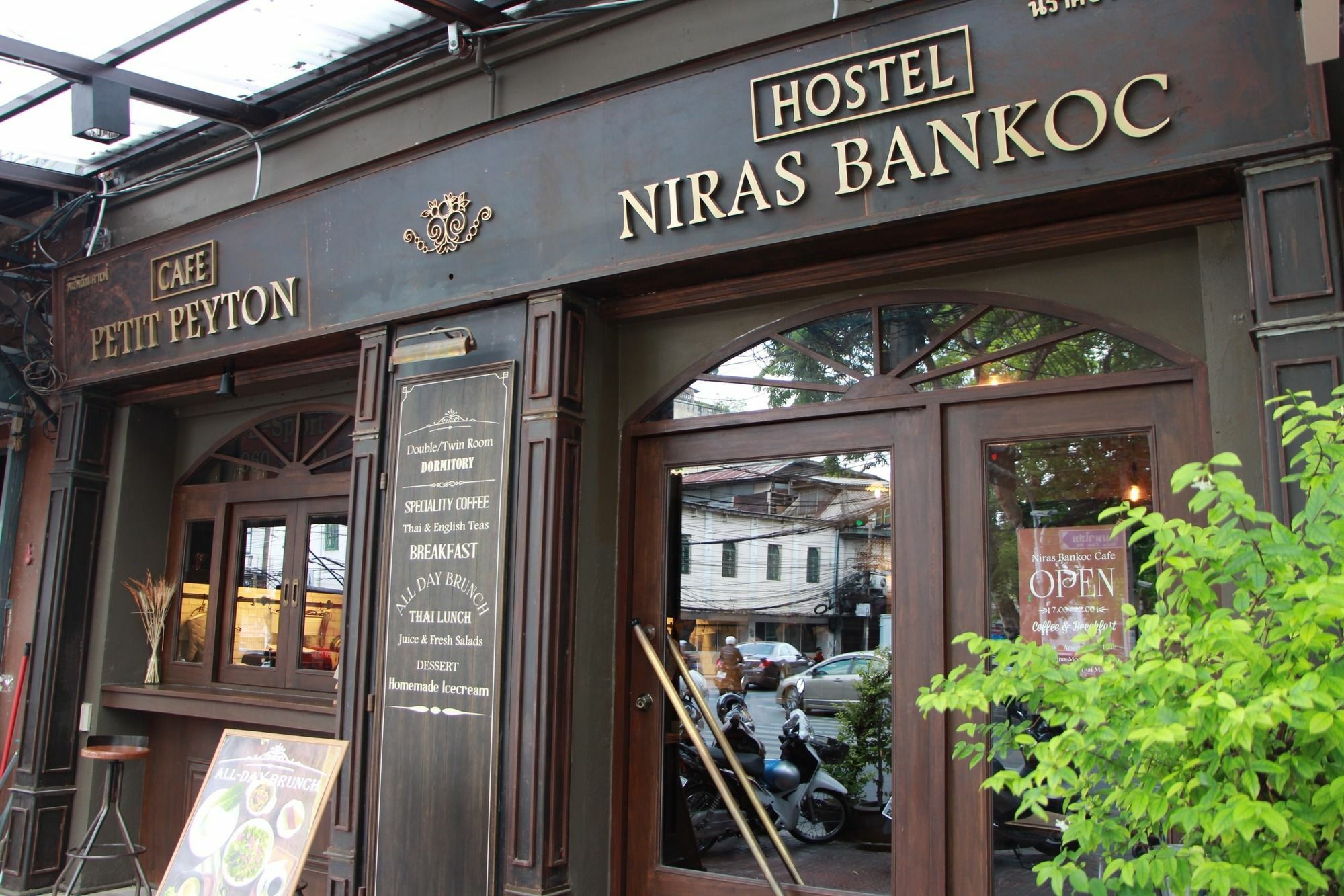 Niras Bankoc Hostel กรุงเทพมหานคร ภายนอก รูปภาพ