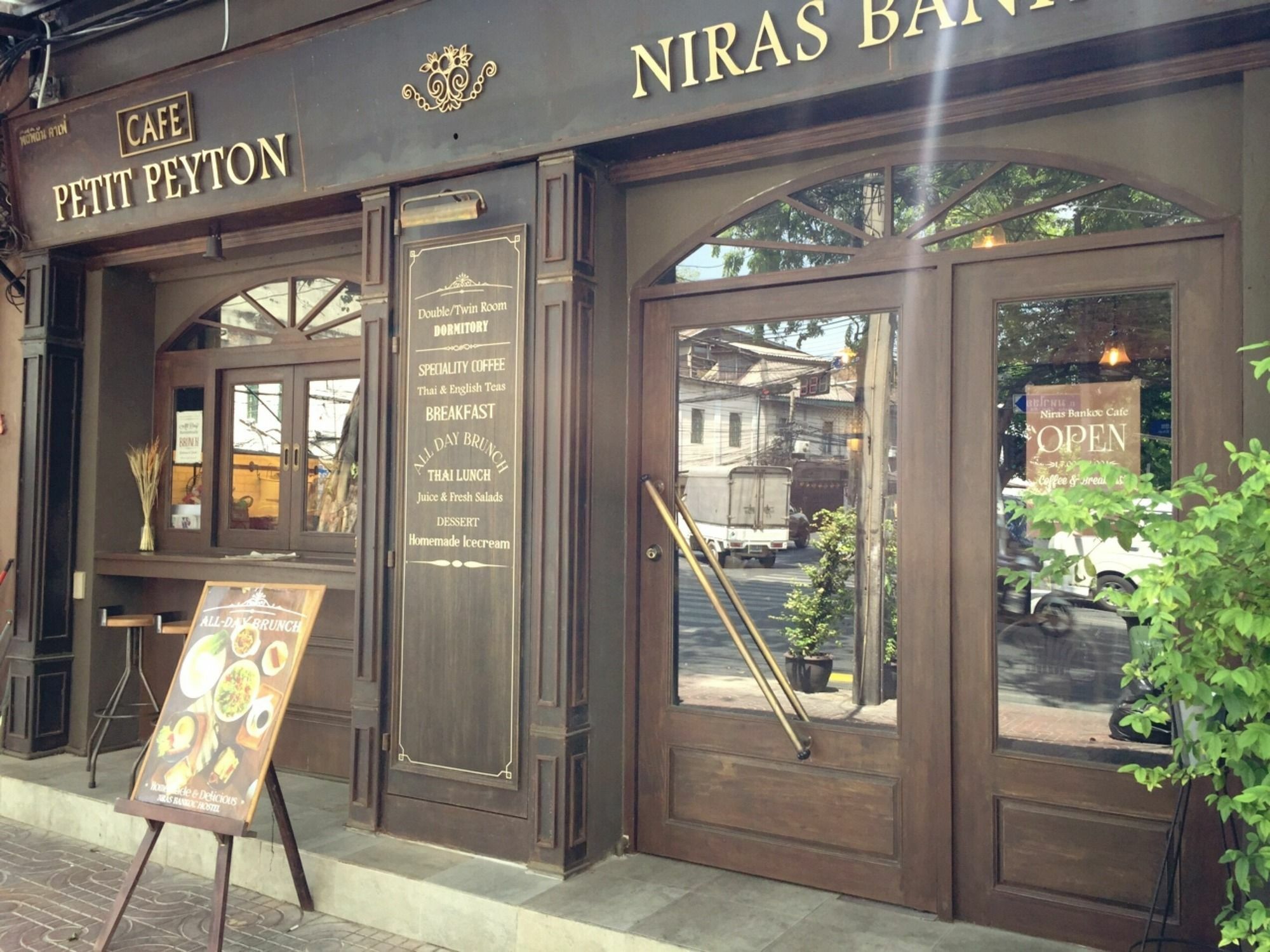 Niras Bankoc Hostel กรุงเทพมหานคร ภายนอก รูปภาพ